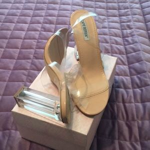 🚨HOT ITEM ALERT‼️🚨 Nude Heeled Sandal